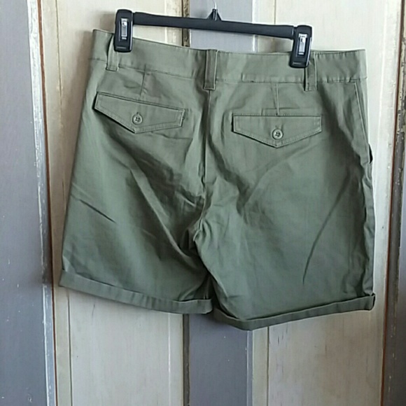 New York and Company Army Green Cuffed Shorts - Picture 2 of 4